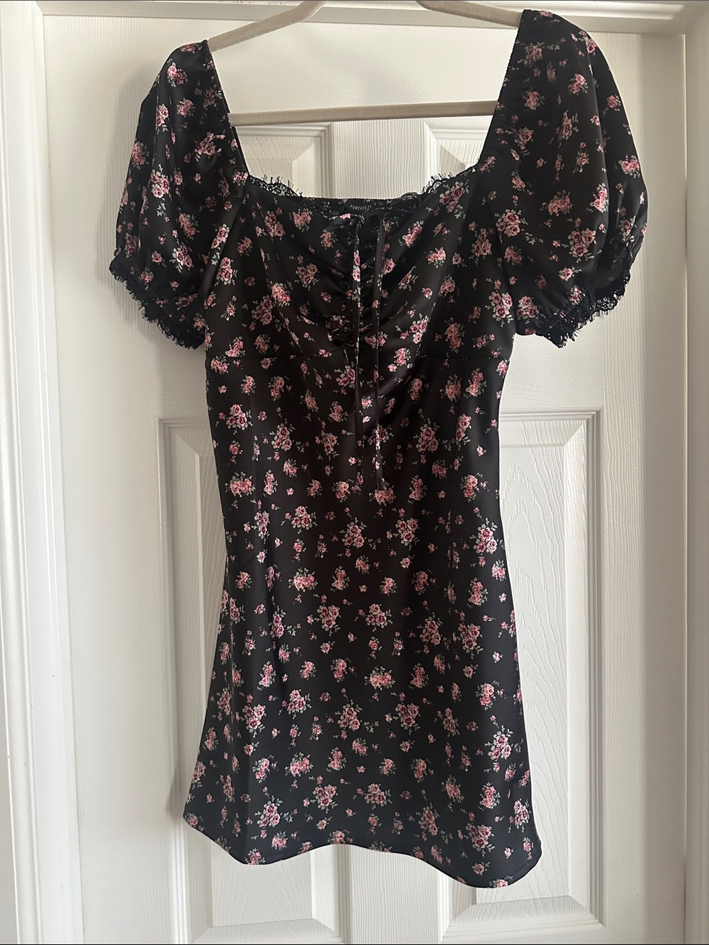 Forever 21 Black Floral Puff-Sleeve Square-Neck Tunic